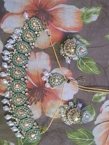 Exquisite Kundan &amp; Pearl Jewellery Set
