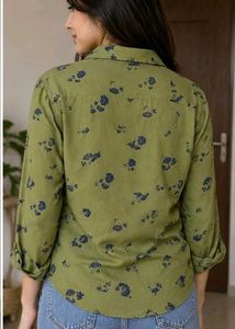 💚Chic Floral Print Button-Up t-shirt 👕💚