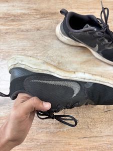 NIKE Unisex Black Running Shoes
