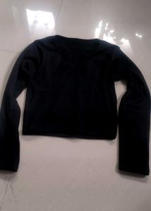 Black Long Sleeve V-Neck Crop Top