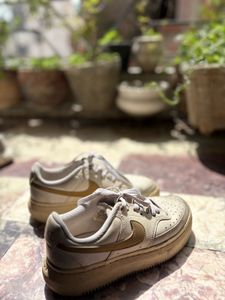 Last call!! Nike court vision alta