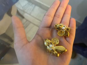 NEW 100% OG Swarovski Flower Crystal Earrings