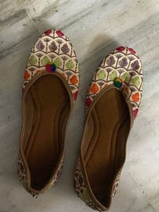 Ethnic Embroidered Juttis