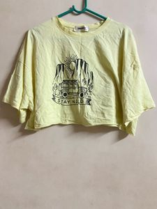 Wild Graphic Tee . size - S