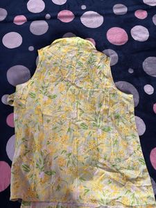 Floral Print Sleeveless wrap top