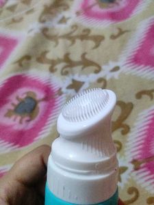 FREE GIFT. Earth Rhythm Hydrating Cream Cleanser