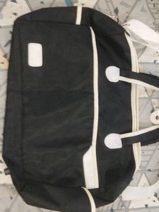 Stylish Black Travel/Gym Duffel Bag with Shoulder