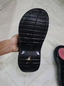 black pink crocs