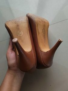 Stylish Brown Pointed Toe Heels