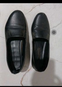 Stylish set of 3 footwear
