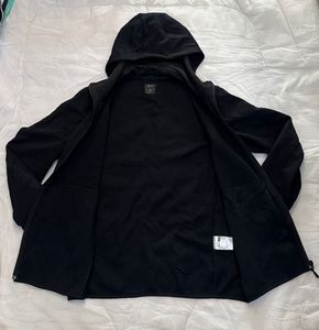 UNIQLO Men's Black Zip-Up Hoodie