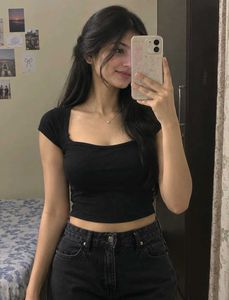 Neckline Crop Top 🔝