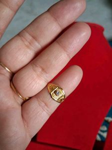 Elegant Gold Ring with Stone Accent