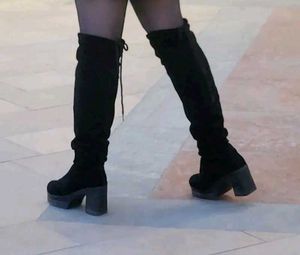 Chic Black Platform Knee-High Boots