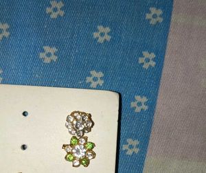 Sparkling Flower Nose Pin