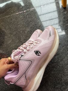 Absolutely NEW - Comes w/ a Soft Shoe Bag