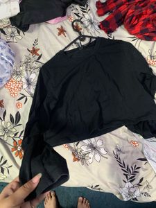 Chic Black Long Sleeve Cropped Top
