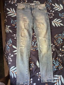 Zara Light Wash Distressed Jeans 31 inches waist