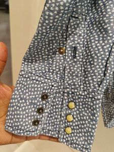 levis denim shirt in M