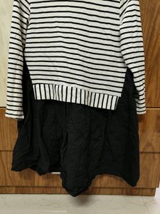Colour Black An White Tshirt Kam Kurti Size M