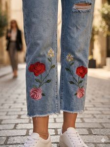 Embroidered Cropped Jeans