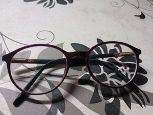 Specs Frame And Box.