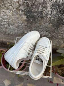 Women's classic white sneakers !🤍