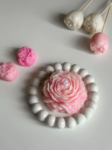 peony candle with bubble coaster