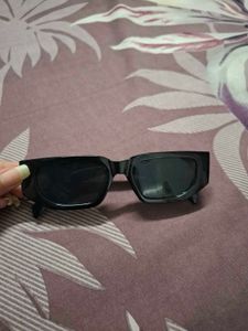 Trendy Black Rectangular Sunglasses