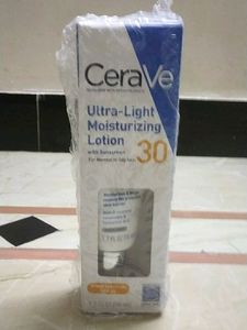 Ultra-Light Moisturizing Lotion With Sunscreen
