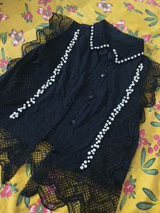 black lace embroidery croptshirt