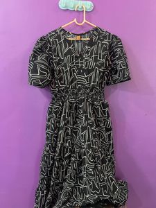 Chic Black & White Abstract Print Dress