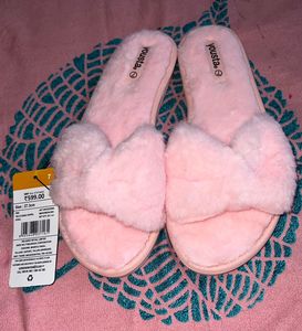 Cute Pink Bow Fur Slippers UK 7No.