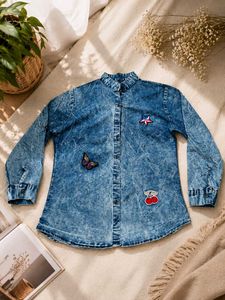 FEMALE DENIM TSHIRT WORE 2 3 TIMES