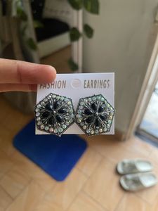 ✨ Exquisite Hexagonal and Sun studs ✨
