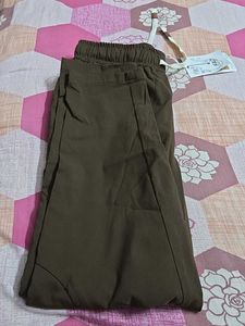 pant in brown colour's new with tag