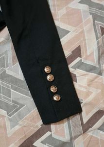 Stylish Black Double-Breasted Cropped Jacket