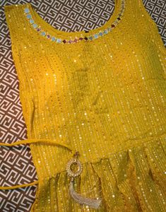 🌸Mustard Naira Suit Set 🌸