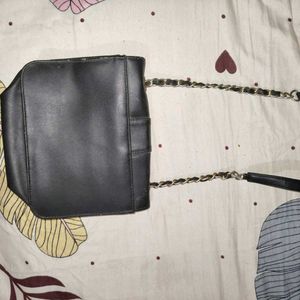 Chic Black Crossbody Bag with Chain Strap