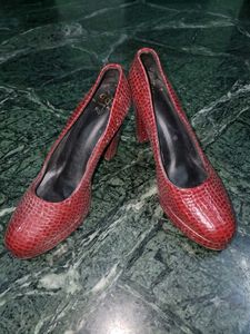 Stylish Red Textured Heels