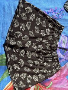 Cute Leaf Print Shorts