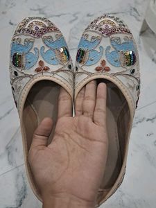 Embroidered Elephant Juttis
