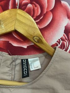 H&amp;M Sleeveless Cropped Top