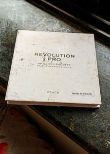 Makeup Revolution 4K Blush Palette