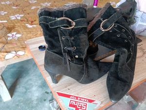 Black Velvett Boots