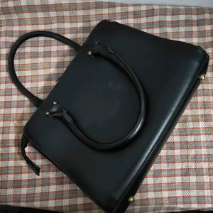Chic Black Handbag