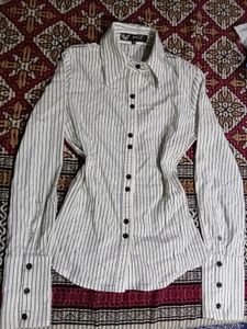 woman Striped fitted Button-Down Shirt
