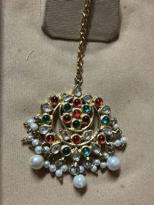 Beautiful kundan Maang Tikka with Pearls