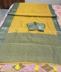 New- Elegant Yellow 🌻 Saree with Teal Blouse