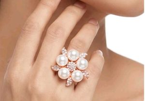 Elegant Pearl &amp; Crystal Flower ring